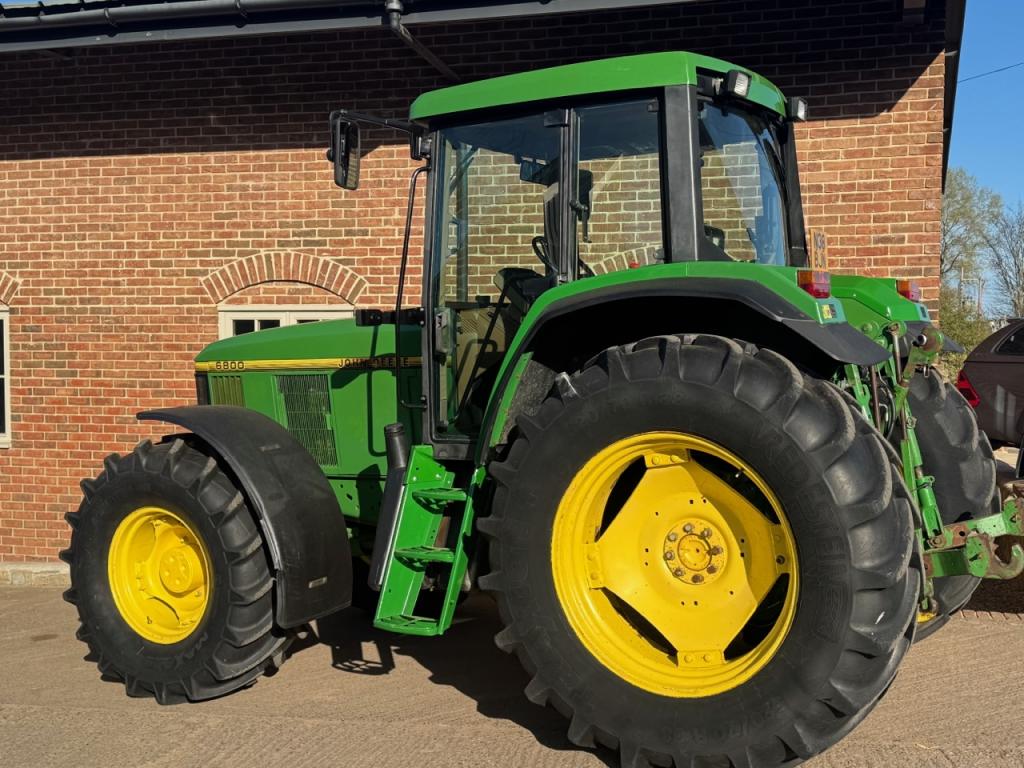 John Deere 6800