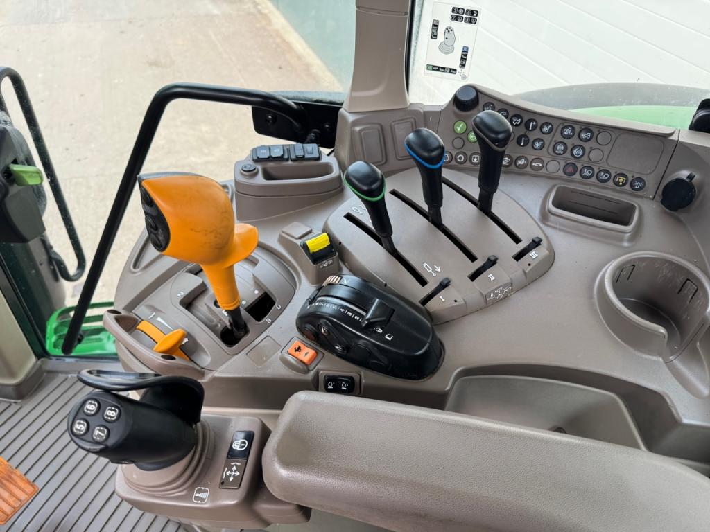 John Deere 6155M