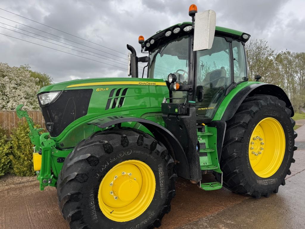 John Deere 6215R