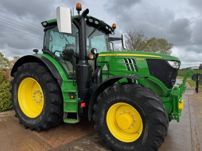 John Deere 6215R