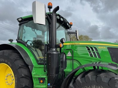 John Deere 6215R