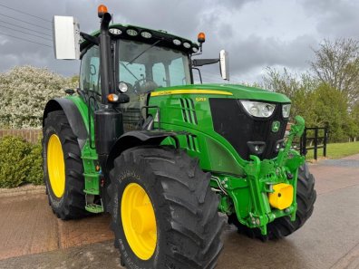 John Deere 6215R