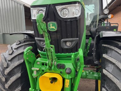 John Deere 6215R