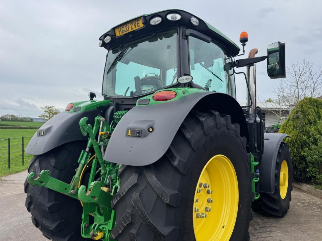 John Deere 6215R