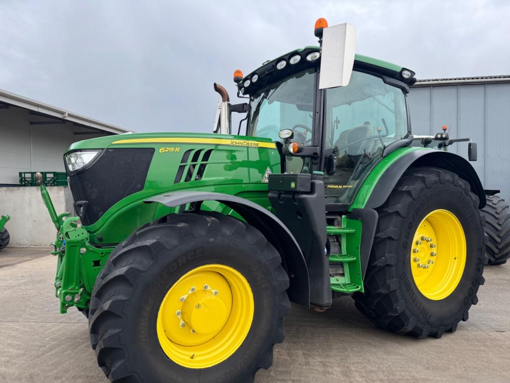 John Deere 6215R