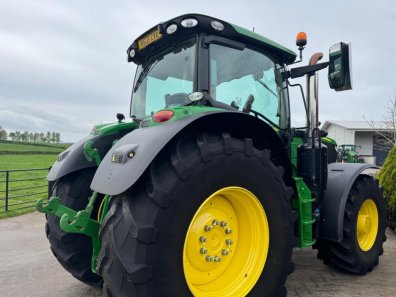 John Deere 6215R