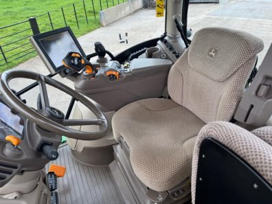 John Deere 6215R