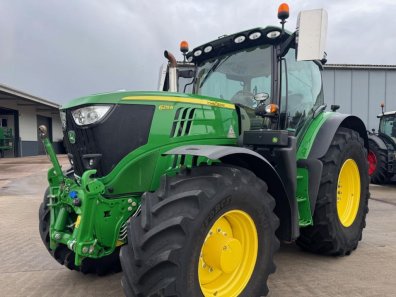 John Deere 6215R