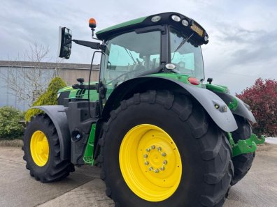 John Deere 6215R