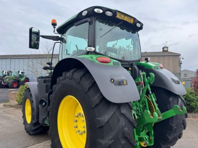 John Deere 6215R
