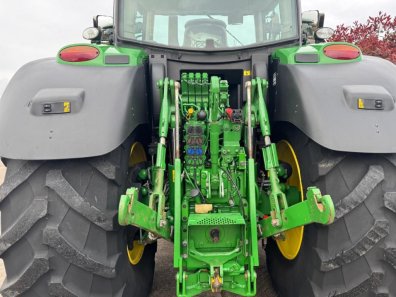 John Deere 6215R