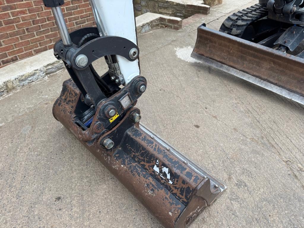Bobcat E27Z digger