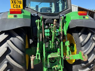 John Deere 6910