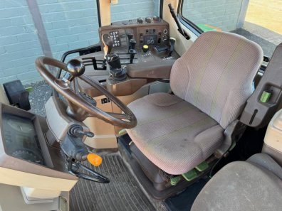 John Deere 6910