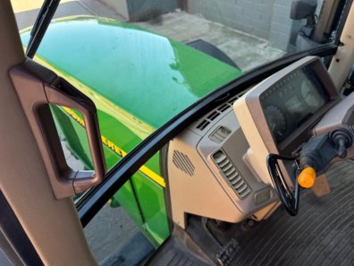 John Deere 6910