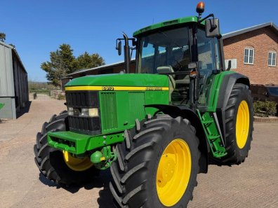 John Deere 6910
