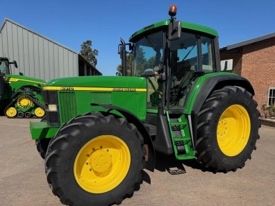 John Deere 6910