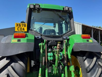 John Deere 6910