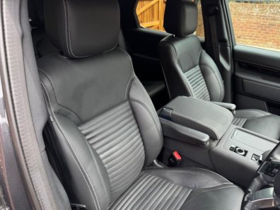 Land Rover Discovery SE R-Dynamic D300