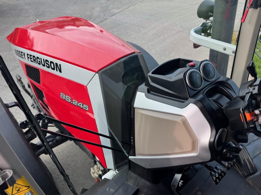 Massey Ferguson 8S.245 Exclusive