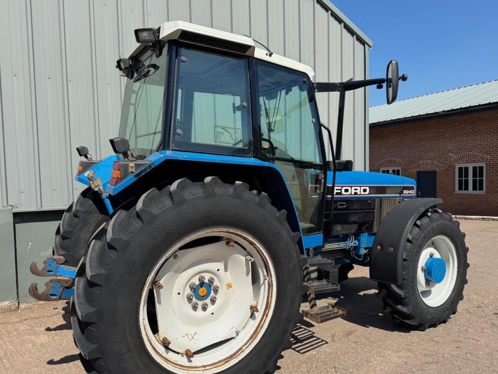 Ford 8240 SLE