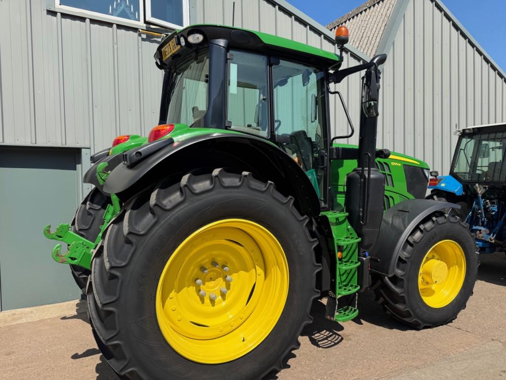 John Deere 6195M
