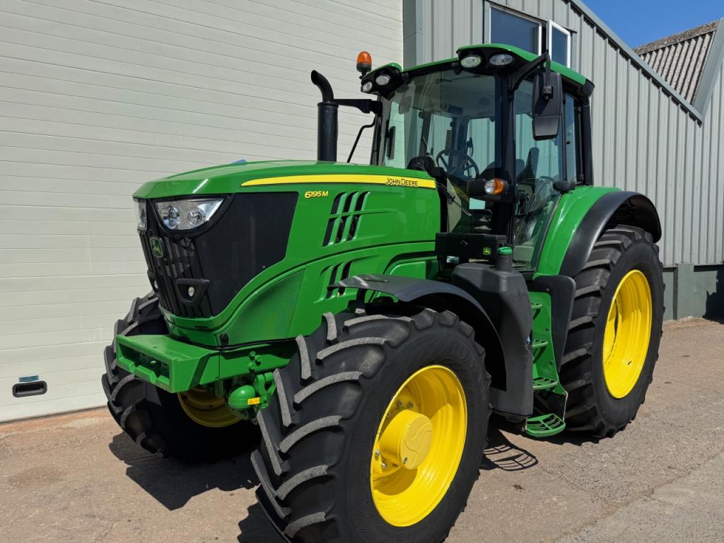 John Deere 6195M