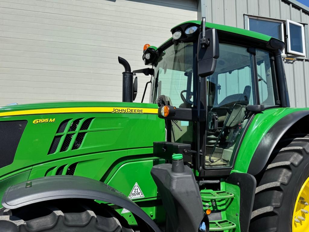 John Deere 6195M