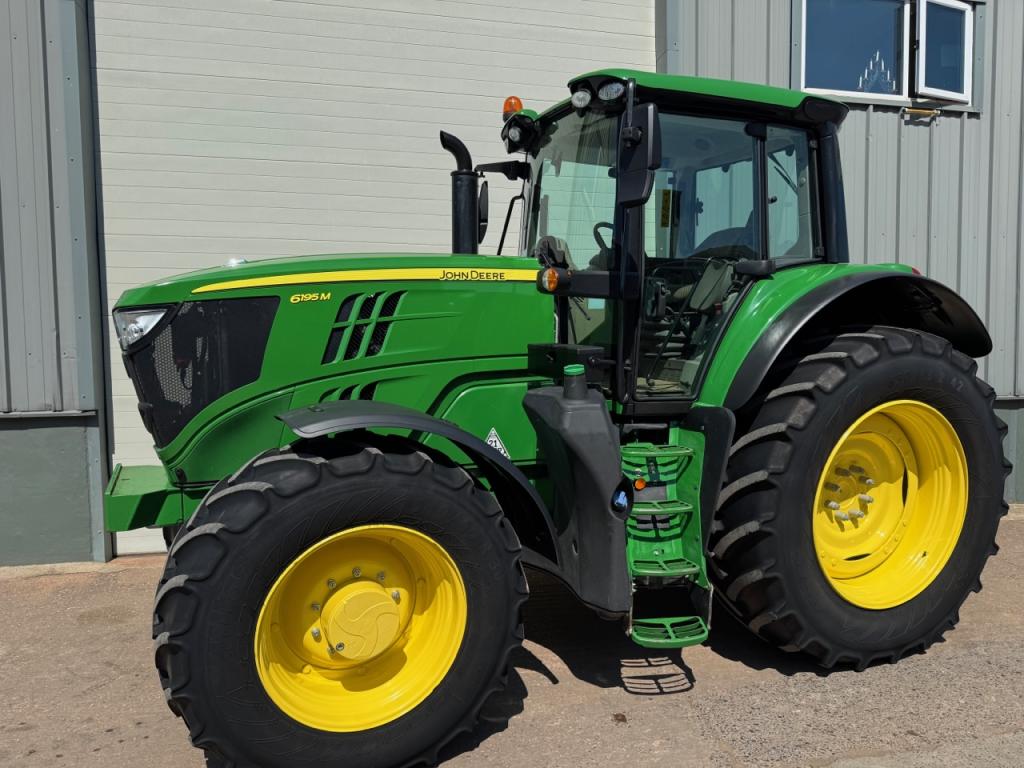 John Deere 6195M