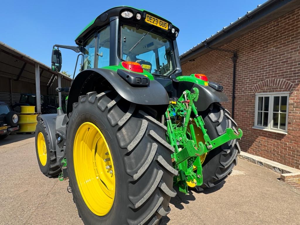 John Deere 6195M