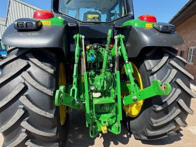 John Deere 6195M