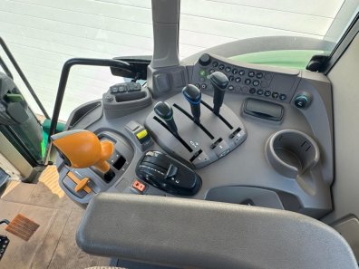 John Deere 6195M