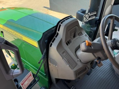 John Deere 6195M