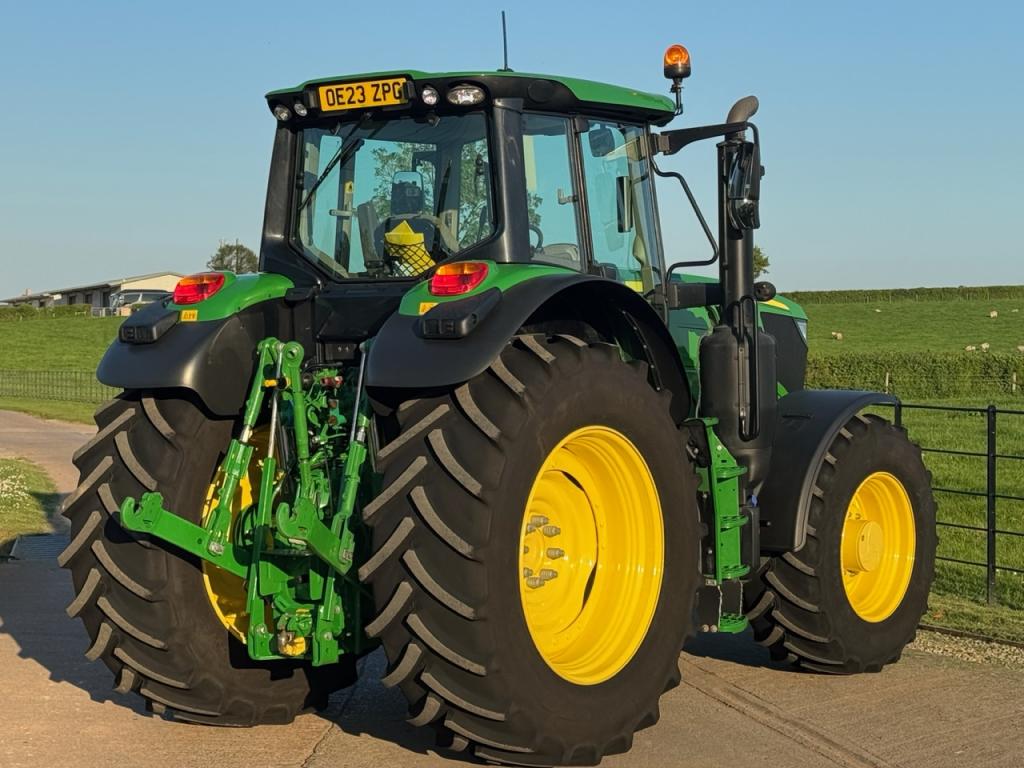 John Deere 6195M