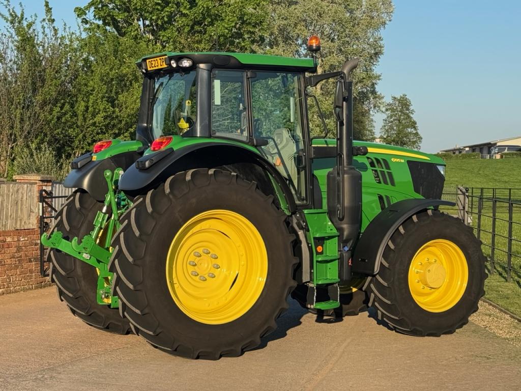 John Deere 6195M