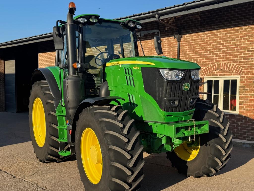 John Deere 6195M