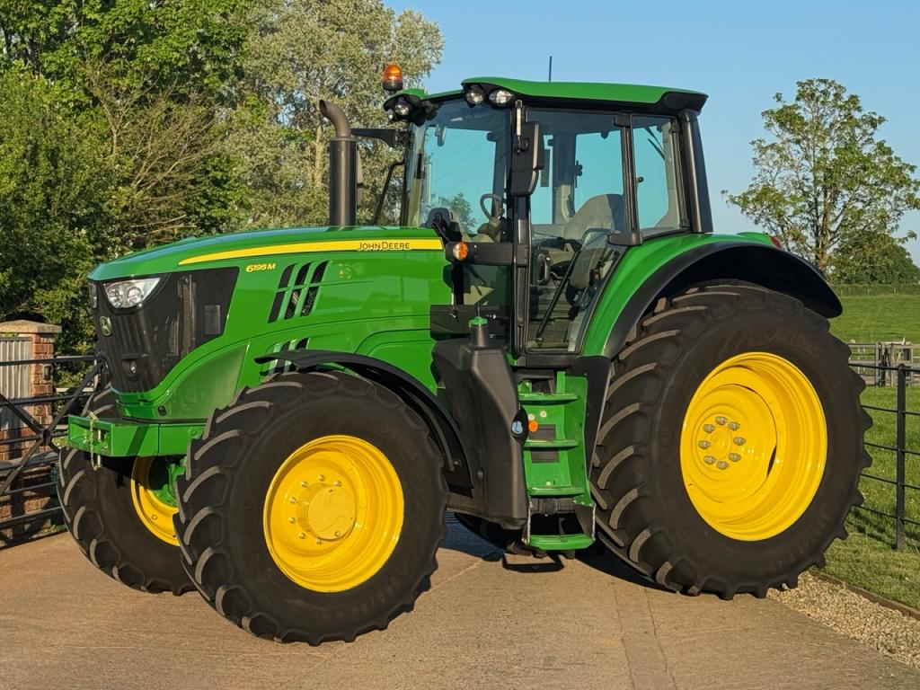 John Deere 6195M