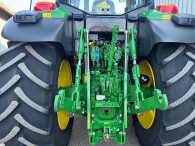 John Deere 6195M