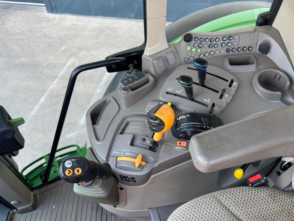 John Deere 6155M