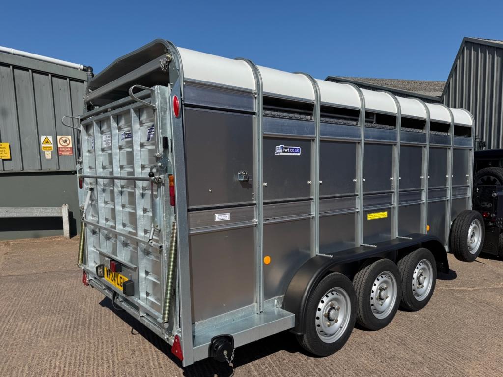Ifor Williams TA510 14ft livestock trailer
