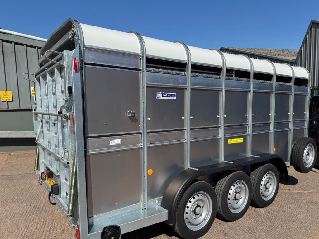Ifor Williams TA510 14ft livestock trailer