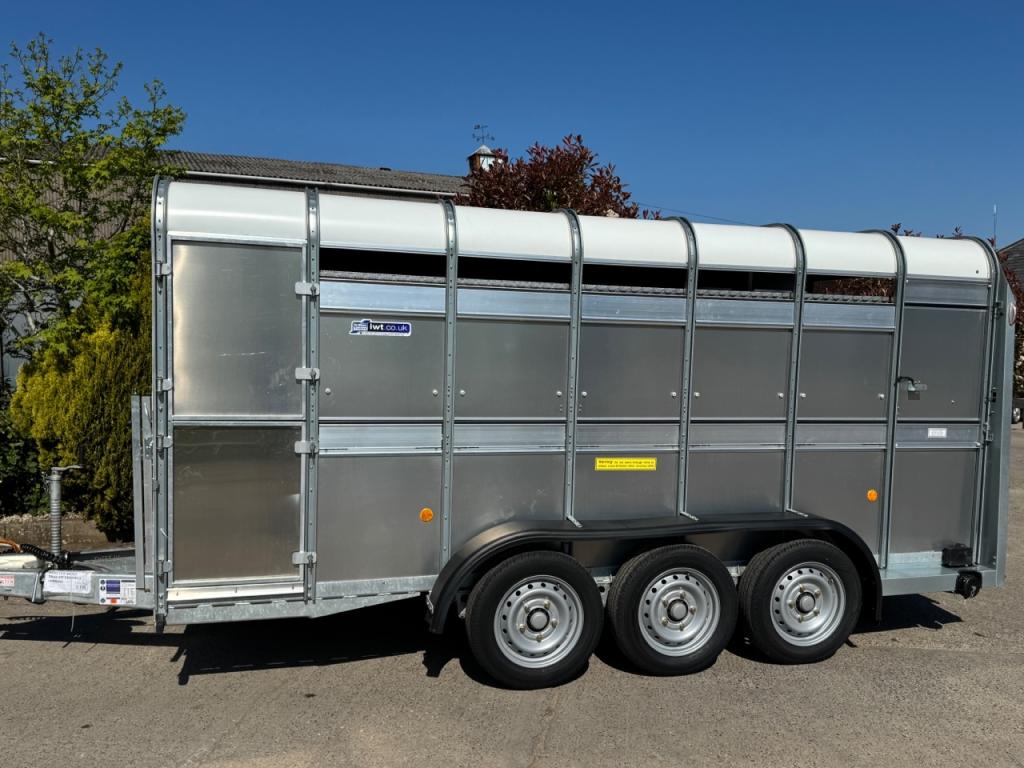 Ifor Williams TA510 14ft livestock trailer