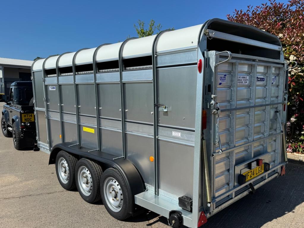 Ifor Williams TA510 14ft livestock trailer
