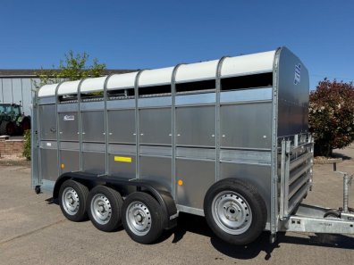 Ifor Williams TA510 14ft livestock trailer