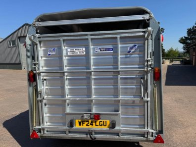 Ifor Williams TA510 14ft livestock trailer