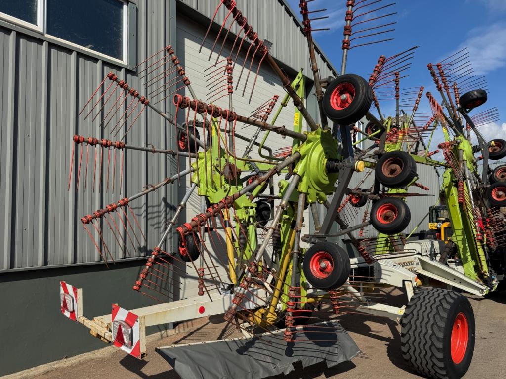 Claas Liner 3500 4 rotor rake