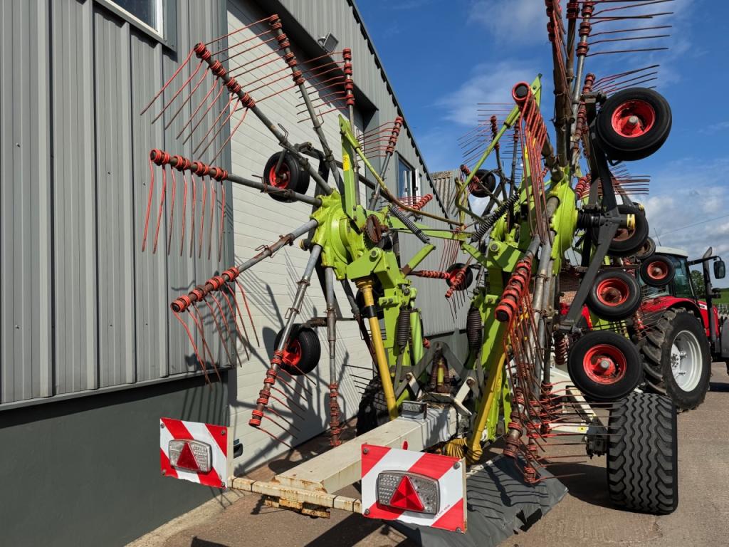 Claas Liner 3500 4 rotor rake