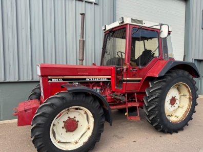International 956XL