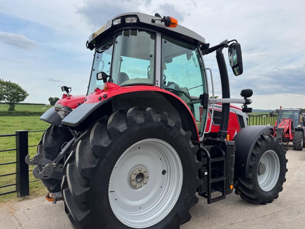 Massey Ferguson 6S.145 Effiecent
