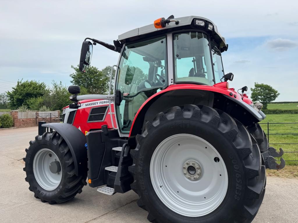 Massey Ferguson 6S.145 Effiecent